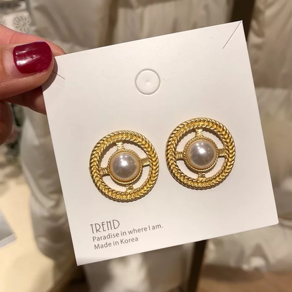 European Circle Earrings with Pearl